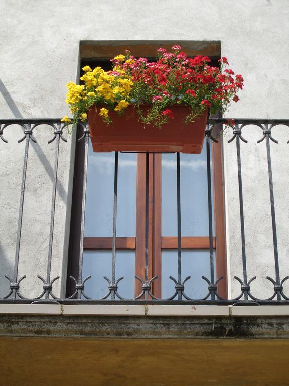 La Casa Del Borgo Bed & Breakfast Brissago-Valtravaglia Exterior photo