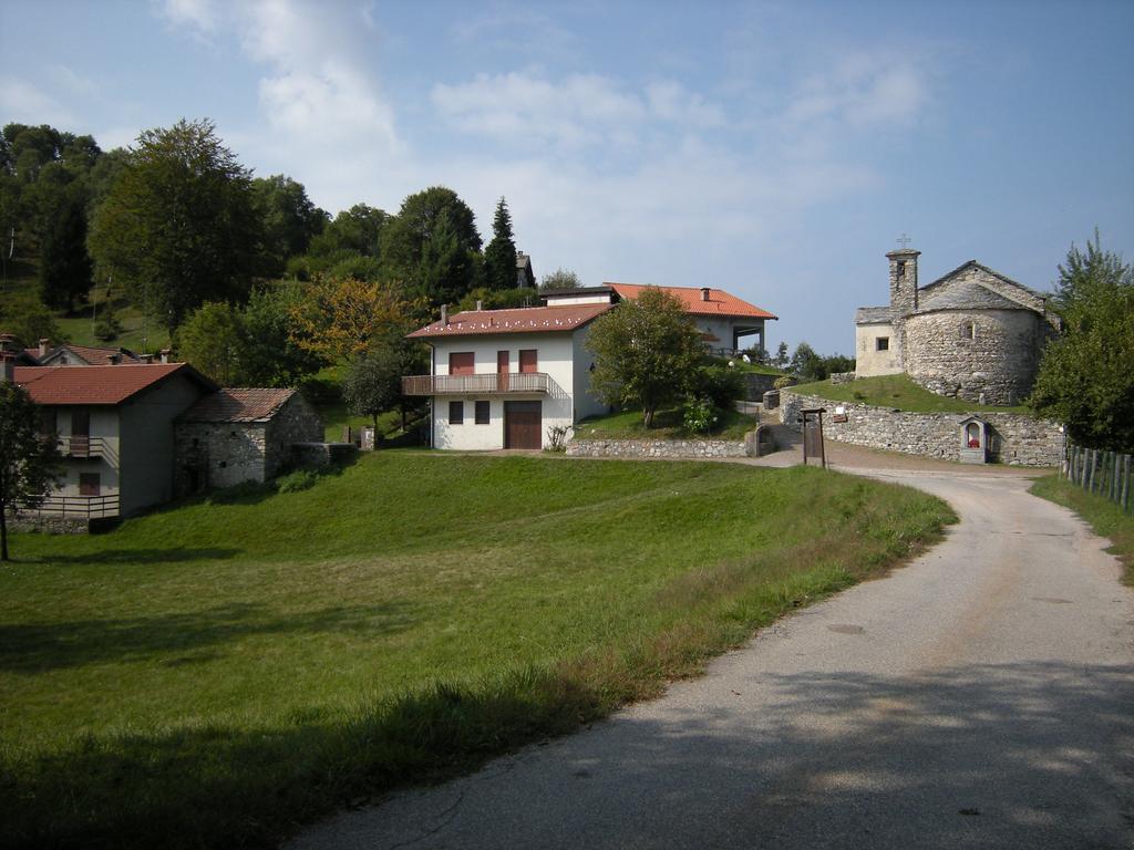 La Casa Del Borgo Bed & Breakfast Brissago-Valtravaglia Exterior photo