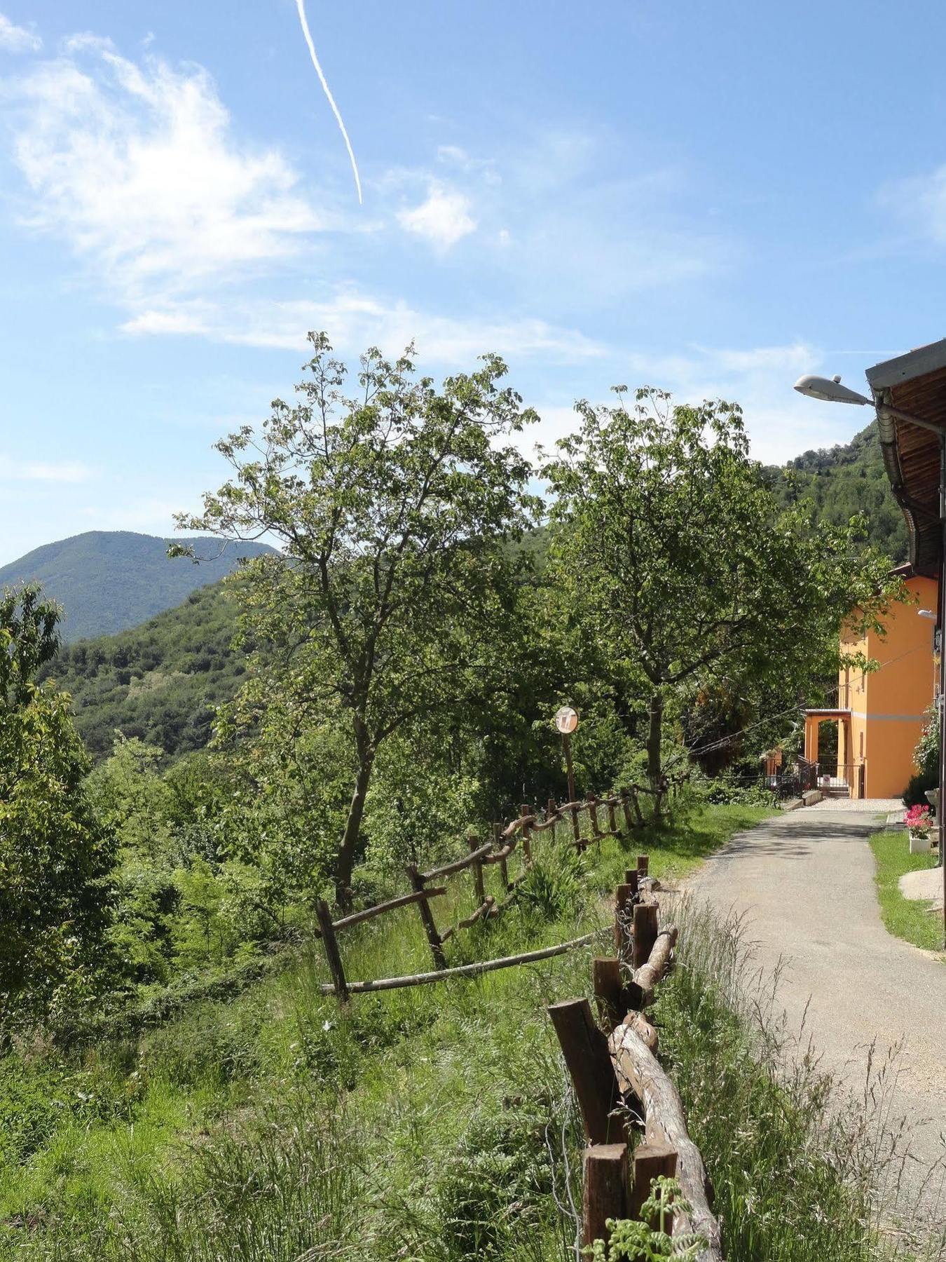 La Casa Del Borgo Bed & Breakfast Brissago-Valtravaglia Exterior photo