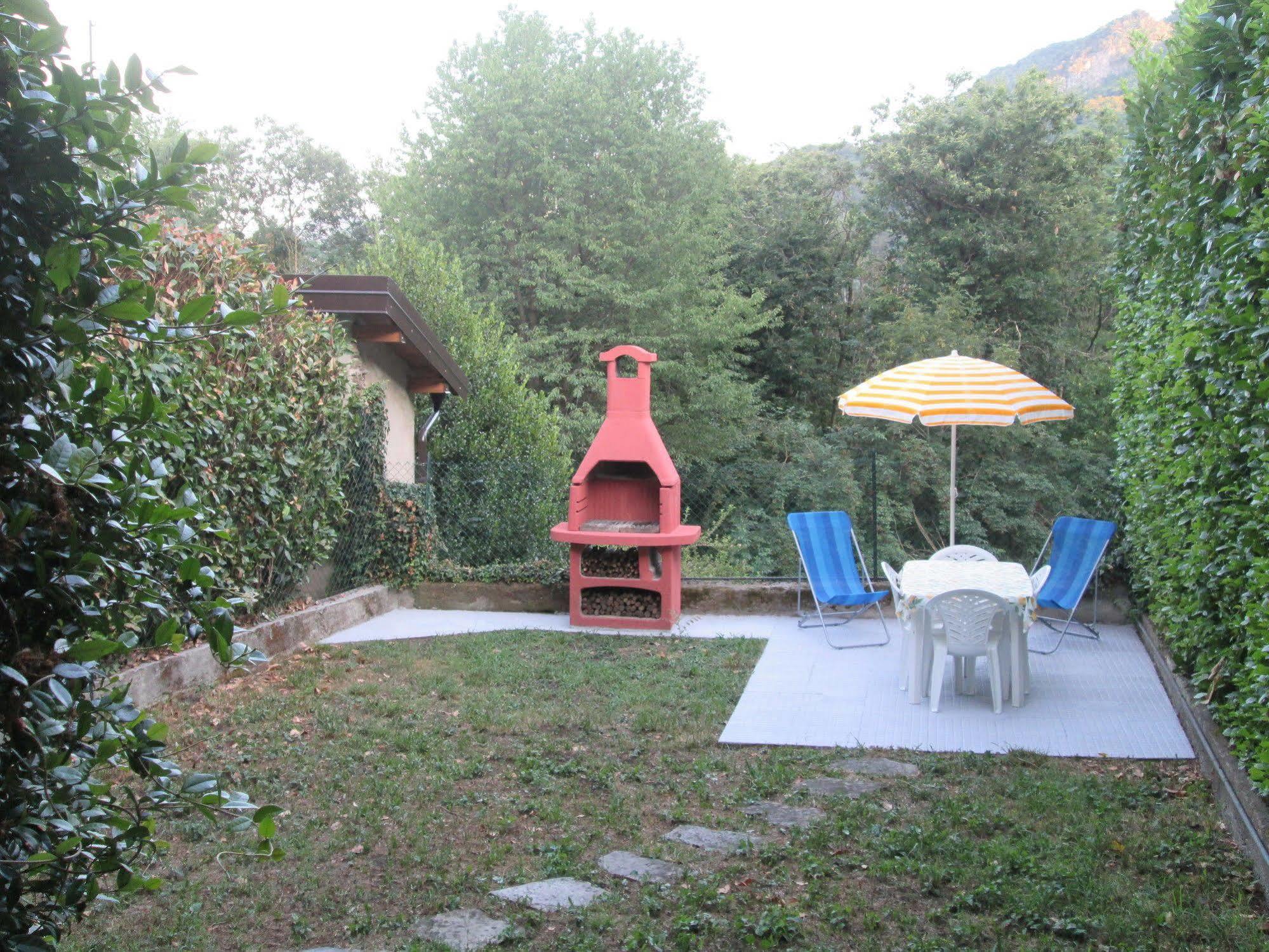 La Casa Del Borgo Bed & Breakfast Brissago-Valtravaglia Exterior photo